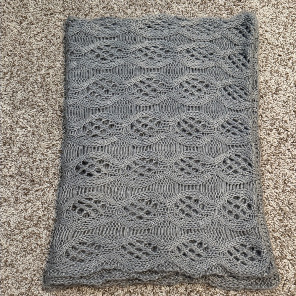 H&M Gray Knit ♾️ Scarf 🧣 *New